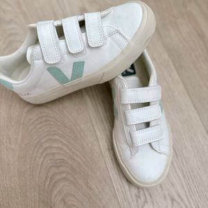 Title:
🌿 VEJA Matcha Size 36 - Like New, Worn Max 3 Times! 🌿